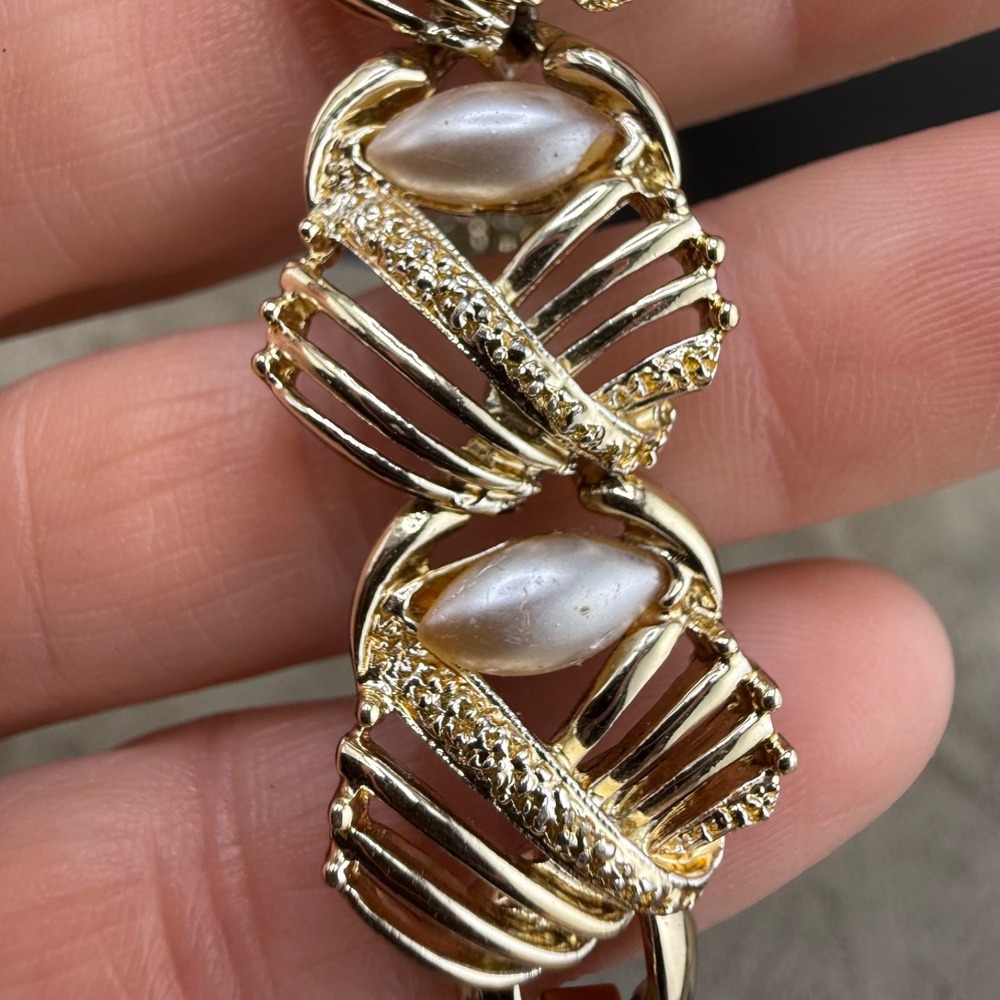 Vintage BSK Bracelet‎ Gold Tone 7"